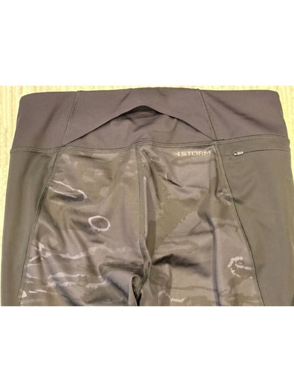 New Under Armour women's small (fitted) black/camo Storm Coldgear leggings - Picture 6 of 8